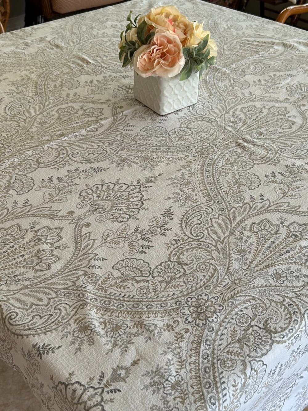 Tahari Silver Gold & White Scrolls Tablecloth